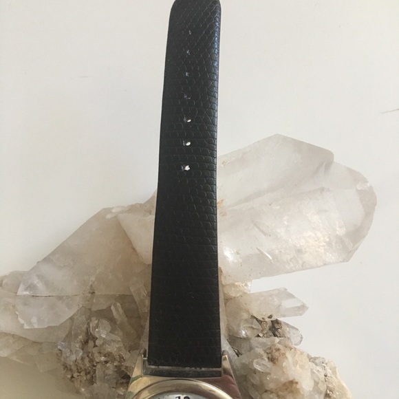 Authentic Disney  watch with black leather strap - Picture 6 of 8